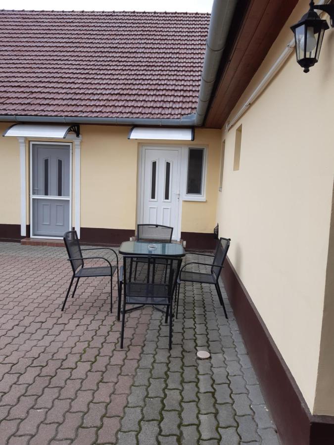 Apartament Helga Apartman Makó Zewnętrze zdjęcie