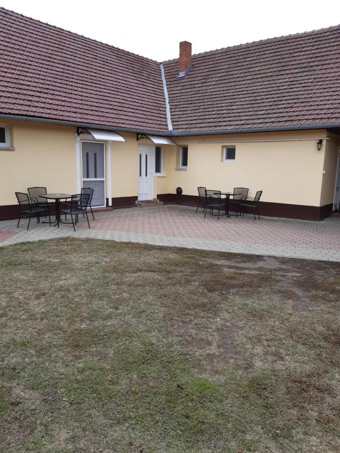 Apartament Helga Apartman Makó Zewnętrze zdjęcie