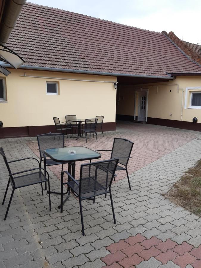 Apartament Helga Apartman Makó Zewnętrze zdjęcie