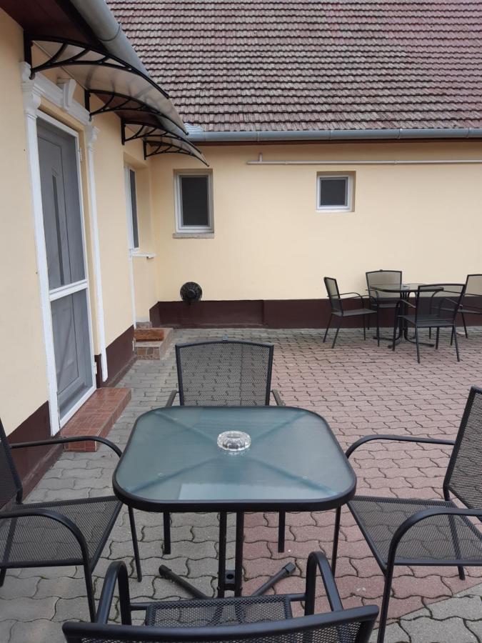 Apartament Helga Apartman Makó Zewnętrze zdjęcie