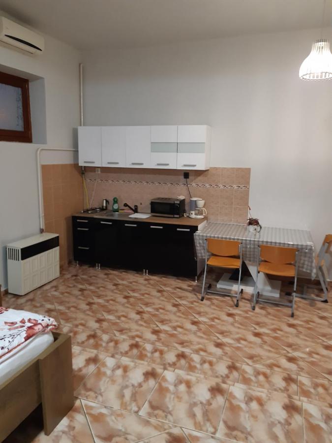 Apartament Helga Apartman Makó Zewnętrze zdjęcie