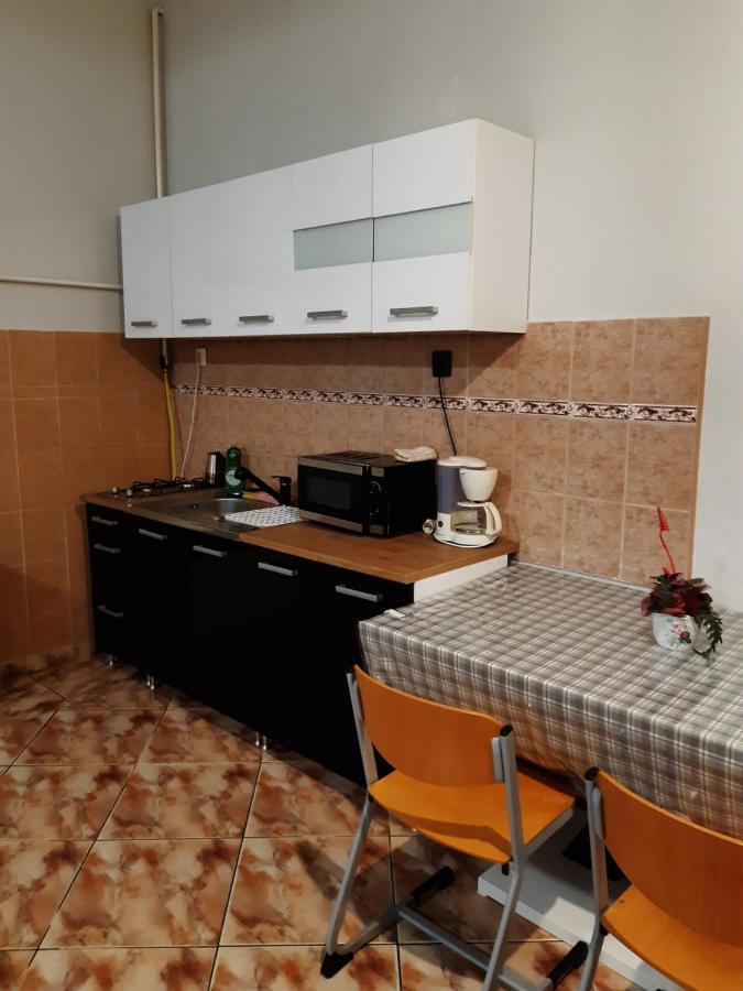 Apartament Helga Apartman Makó Zewnętrze zdjęcie